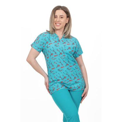 Bluza Medicala Elastan, Verde cu Imprimeu, Femei - Model Uniforma Medicala Instrumente Medicamente